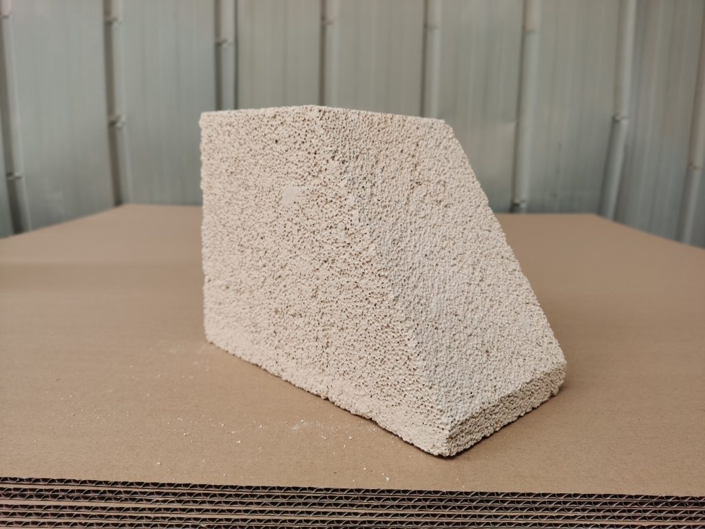 輕質(zhì)保溫磚系列之高鋁聚輕保溫磚-鄭州平順耐火材料有限公司 輕質(zhì)保溫磚_高鋁聚輕保溫磚拱腳磚