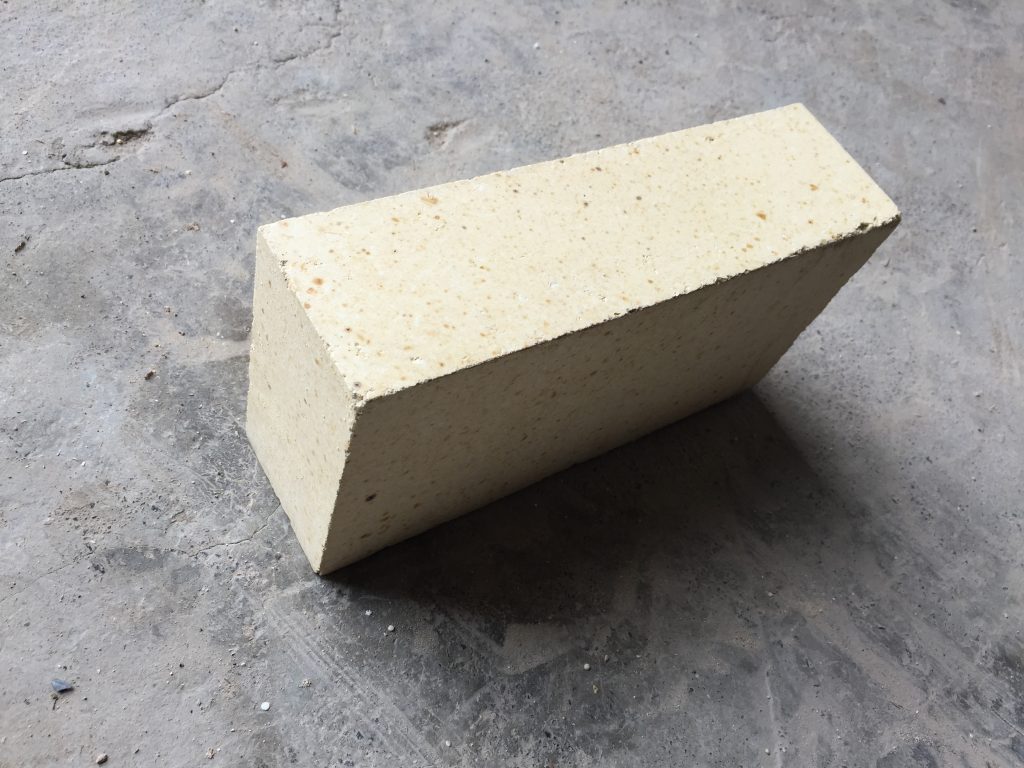 一級(jí)高鋁磚什么價(jià)格_一級(jí)高鋁磚使用溫度和質(zhì)量標(biāo)準(zhǔn)-平順耐材 一級(jí)高鋁磚多少錢(qián)一塊